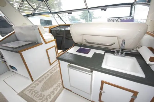 Slide: The Image of Sea Ray 390 Express 1988 - 1