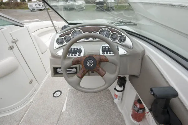 Slide: The Image of Crownline Boats 240 EX Bowrider 2005 - 4