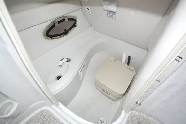 Slide: The Image of Crownline Boats 240 EX Bowrider 2005 - 6