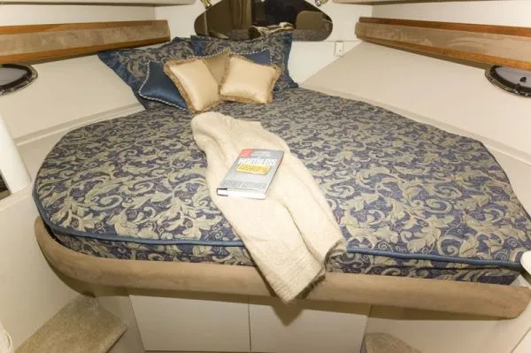 Slide: The Image of Cruiser Yachts 3372 Express 2004 - 5