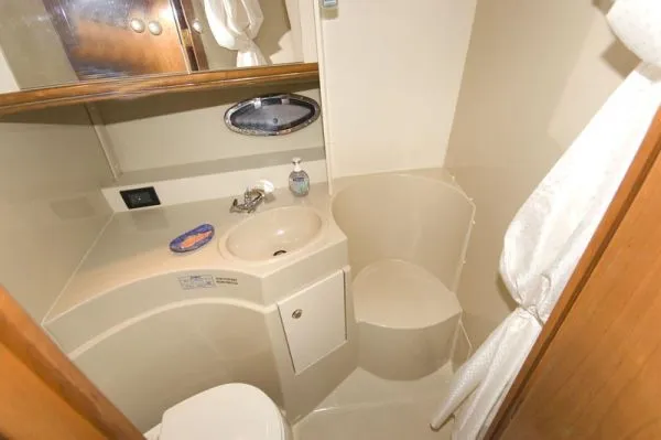 Slide: The Image of Cruiser Yachts 3372 Express 2004 - 9