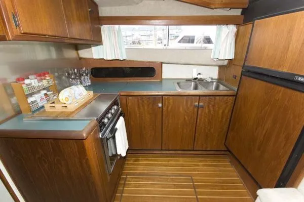 Slide: The Image of Bayliner 3888 Motoryacht 1989 - 5