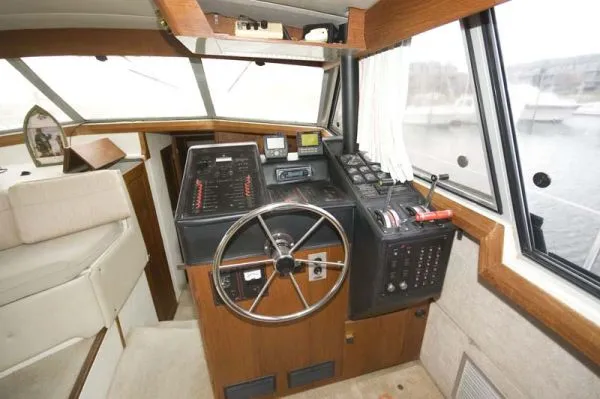 Slide: The Image of Bayliner 3888 Motoryacht 1989 - 6