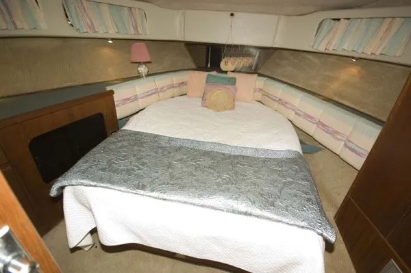 Slide: The Image of Bayliner 3888 Motoryacht 1989 - 7