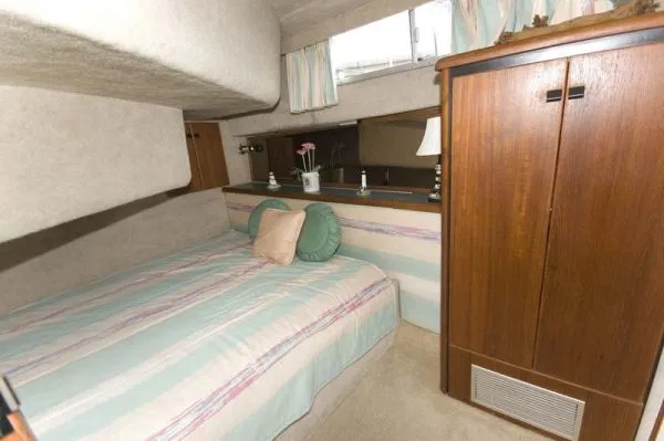 Slide: The Image of Bayliner 3888 Motoryacht 1989 - 8