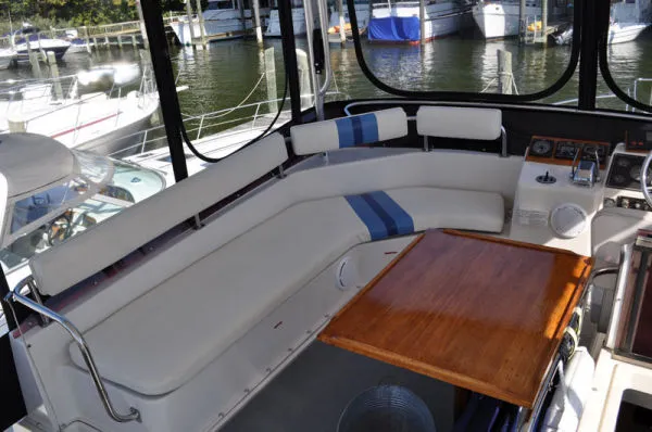 Slide: The Image of Silverton 37 Aft Cabin Motoryacht (MD) 1988 - 10