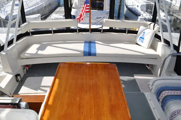 Slide: The Image of Silverton 37 Aft Cabin Motoryacht (MD) 1988 - 11