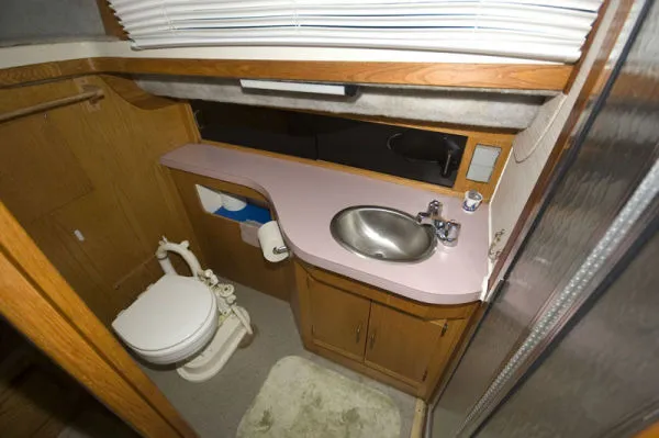 Slide: The Image of Silverton 37 Aft Cabin Motoryacht (MD) 1988 - 4