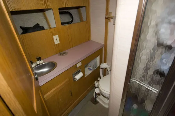 Slide: The Image of Silverton 37 Aft Cabin Motoryacht (MD) 1988 - 6