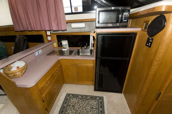 Slide: The Image of Silverton 37 Aft Cabin Motoryacht (MD) 1988 - 7