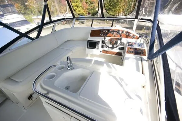 Slide: The Image of Silverton 330 Sport Bridge 2000 - 9