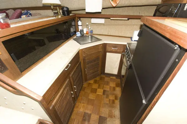 Slide: The Image of Silverton Aft Cabin Motoryacht 1983 - 7