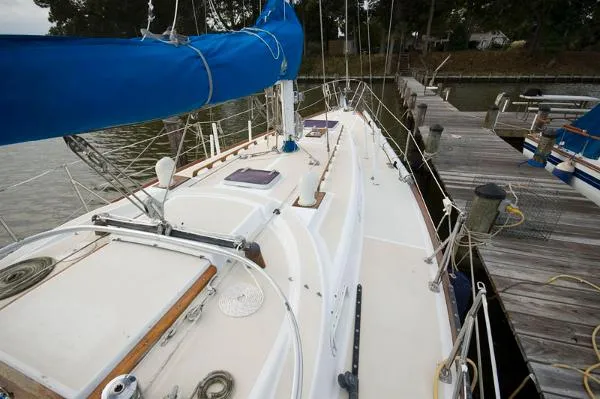Slide: The Image of Tartan 37 sloop 1982 - 1