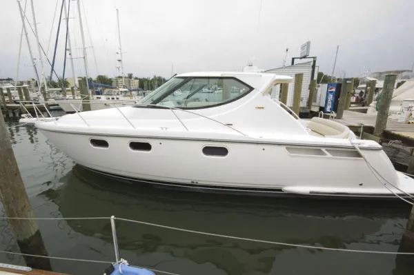 Slide: The Image of Tiara 3900 Sovran 2007 - 0