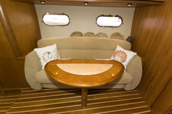 Slide: The Image of Tiara 3900 Sovran 2007 - 7