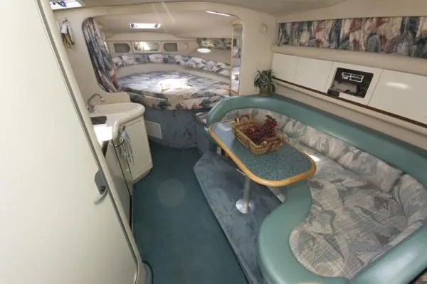 Slide: The Image of Sea Ray 330 Sundancer (MD) 1995 - 3
