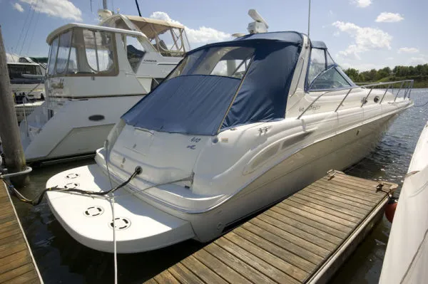 Slide: The Image of Sea Ray 410 Express MD 2000 - 2