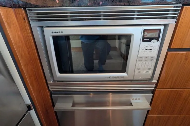 Slide: The Image of 2010 Fairline Squadron - Image 25 - 25