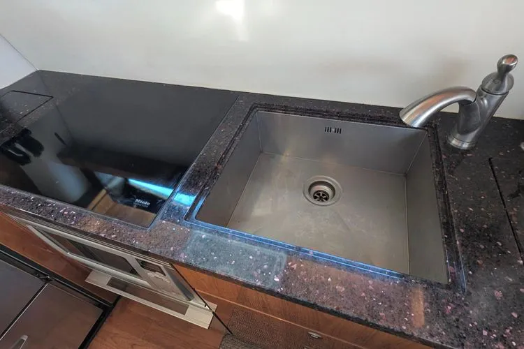 Slide: The Image of 2010 Fairline Squadron - Image 26 - 26