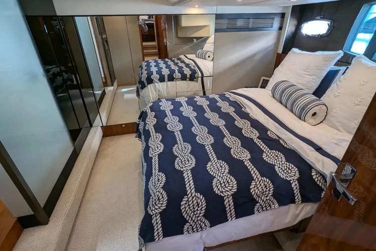 Slide: The Image of 2010 Fairline Squadron - Image 42 - 42