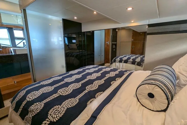 Slide: The Image of 2010 Fairline Squadron - Image 43 - 43