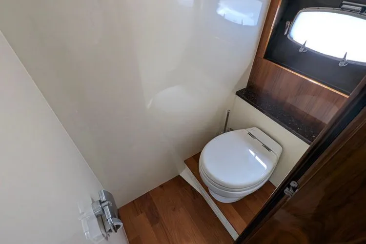 Slide: The Image of 2010 Fairline Squadron - Image 44 - 44