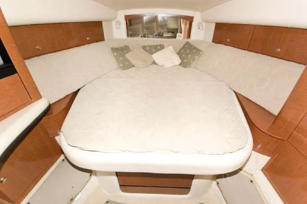 Slide: The Image of Sea Ray 320 Sundancer MD 2003 - 6