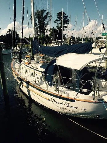 Slide: The Image of Pacific Seacraft Crealock 34 cutter 1990 - 0