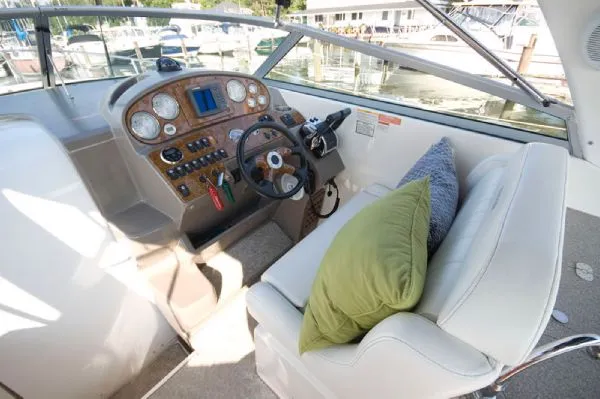 Slide: The Image of Rinker 300 Express Cruiser MD 2007 - 6