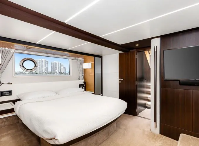 Slide: The Image of 2016 Azimut 66 Fly - Image 13 - 13