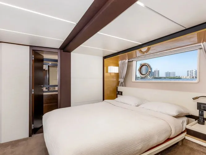 Slide: The Image of 2016 Azimut 66 Fly - Image 14 - 14