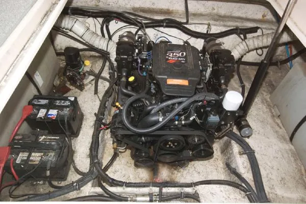 Slide: The Image of Rinker 270 Fiesta Vee (MD) 2004 - 7