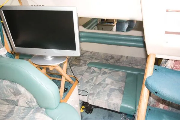 Slide: The Image of Sea Ray 330 Sundancer MD 1995 - 8