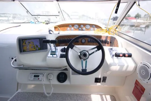 Slide: The Image of Sea Ray 330 Sundancer MD 1995 - 9