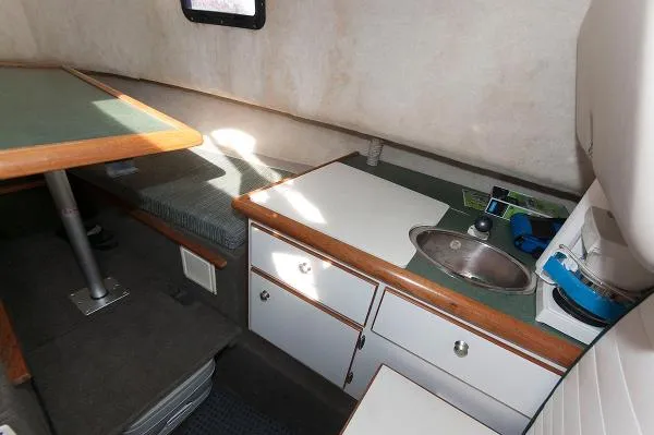 Slide: The Image of Bayliner 2509 Trophy Walkaround 2001 - 10