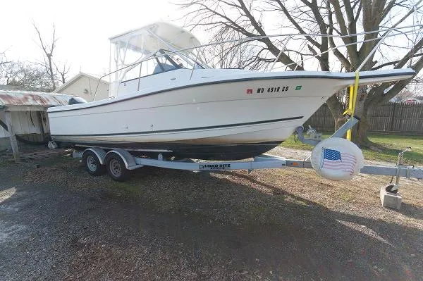 Slide: The Image of Bayliner 2509 Trophy Walkaround 2001 - 2