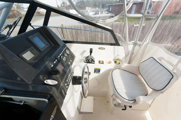 Slide: The Image of Bayliner 2509 Trophy Walkaround 2001 - 4