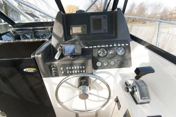 Slide: The Image of Bayliner 2509 Trophy Walkaround 2001 - 5