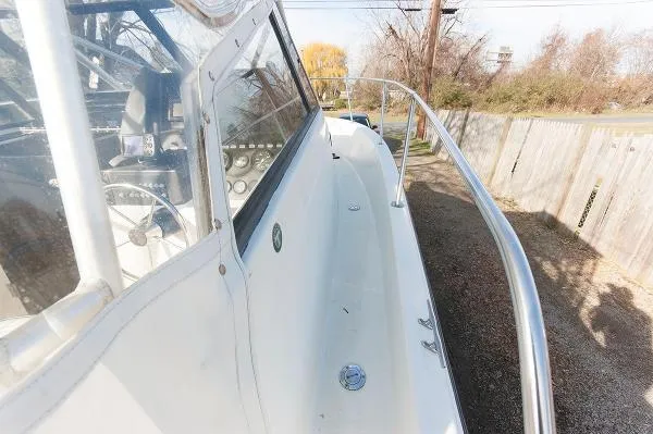 Slide: The Image of Bayliner 2509 Trophy Walkaround 2001 - 8