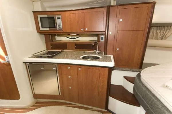 Slide: The Image of Monterey 330 Sport Yacht 2008 - 4
