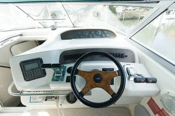 Slide: The Image of Sea Ray 330 Sundancer 1995 - 3
