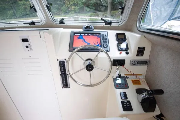 Slide: The Image of Parker Marine 2520 XL Sport Cabin MD 2011 - 3