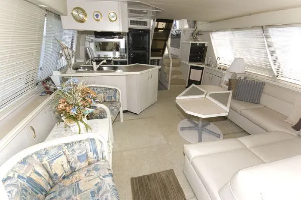 Slide: The Image of Bayliner 4788 Pilot House Motoryacht 1996 - 2