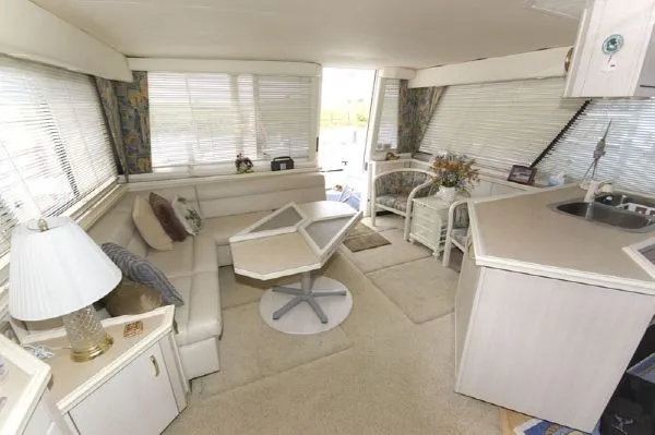 Slide: The Image of Bayliner 4788 Pilot House Motoryacht 1996 - 3