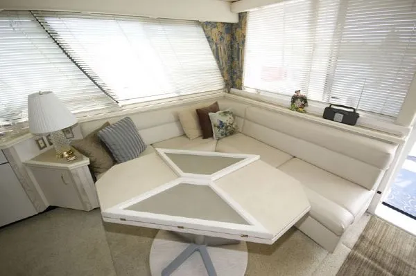 Slide: The Image of Bayliner 4788 Pilot House Motoryacht 1996 - 4