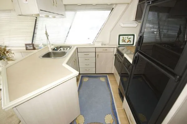 Slide: The Image of Bayliner 4788 Pilot House Motoryacht 1996 - 5