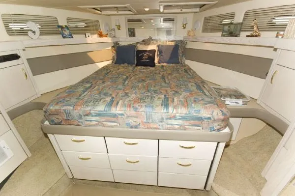 Slide: The Image of Bayliner 4788 Pilot House Motoryacht 1996 - 6