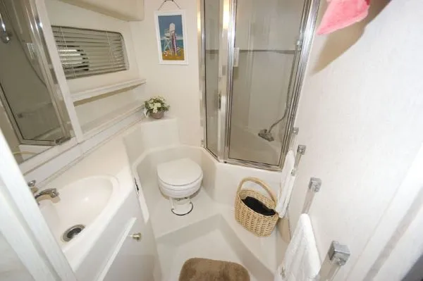 Slide: The Image of Bayliner 4788 Pilot House Motoryacht 1996 - 7