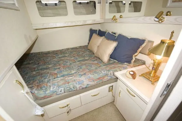 Slide: The Image of Bayliner 4788 Pilot House Motoryacht 1996 - 8