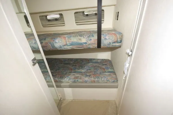 Slide: The Image of Bayliner 4788 Pilot House Motoryacht 1996 - 9